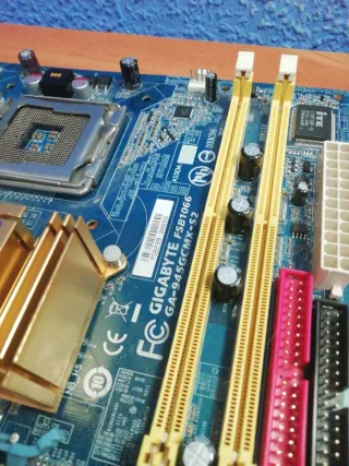 Placa Base Gigabyte GA-945GCMX-S2