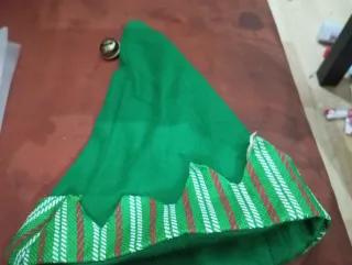 Gorro de elfo navideño con cascabel