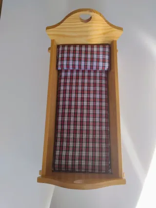 Cuna Muñecas balancín madera. Colchón y almohada.