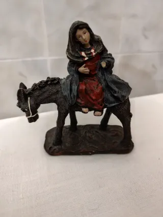 Figura Virgen María a Belén