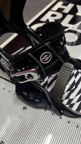 Tabla Wakeboard Hyperlite Baseline 136cm + Fijacio