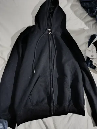 Suéter con cremallera negro