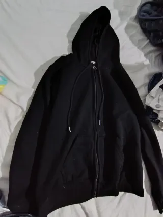 Suéter con cremallera negro