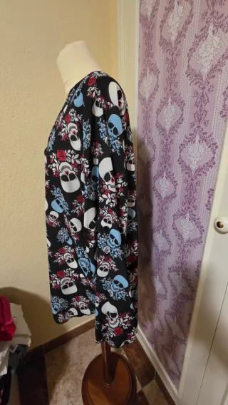 Blusa Larga Talla Grande Calaveras Rosas