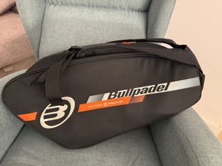 Paletero Bullpadel Negro y Naranja