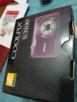 Cámara Nikon COOLPIX 14MP Zoom 5x Morada