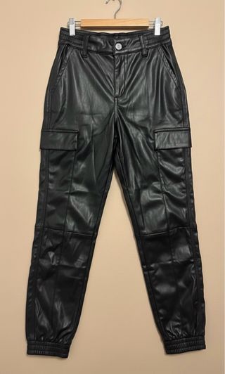 Pantalón polipiel efecto cuero negro