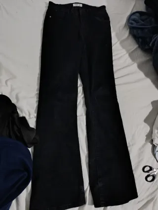 Pantalones vaqueros negros acampanados t.40