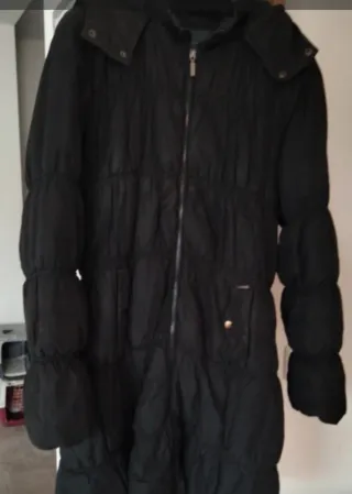 Chaqueta negra acolchada larga