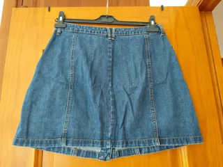 Falda vaquera Stradivarius botones.