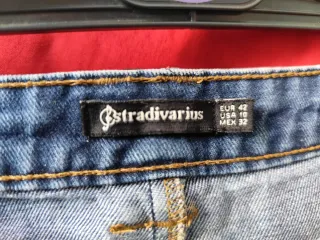 Falda vaquera Stradivarius botones.