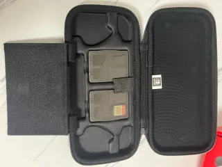 Nintendo Switch OLED Bianca e Nera + un Gioco.