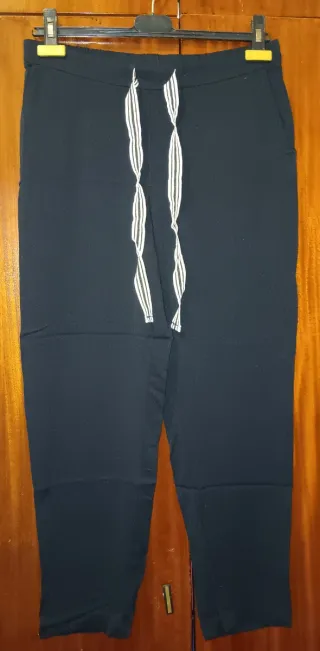 Pantalón negro Mango