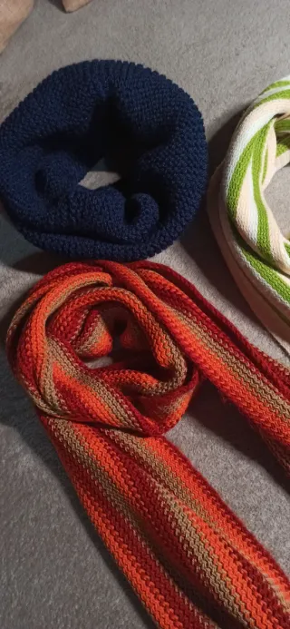 Set di 2 sciarpe e un colletto di lana