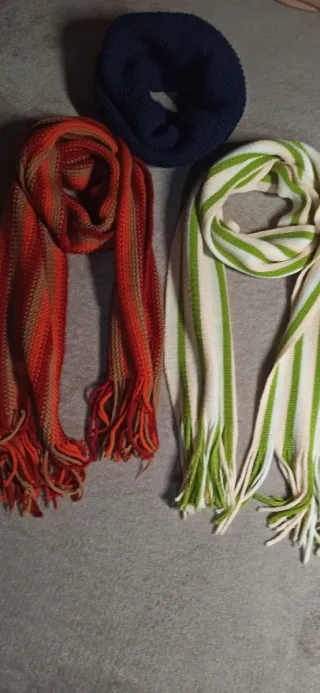 Set di 2 sciarpe e un colletto di lana