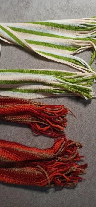 Set di 2 sciarpe e un colletto di lana