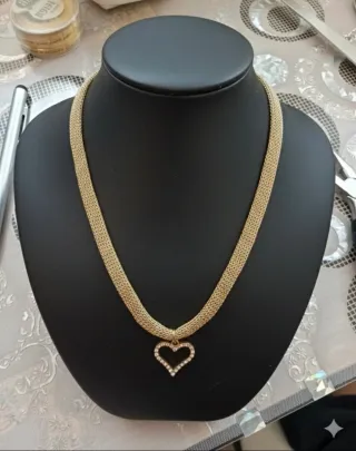 Collana con ciondolo a cuore dorato