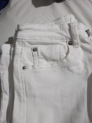 Pantalones vaqueros blancos tiro alto talla 34