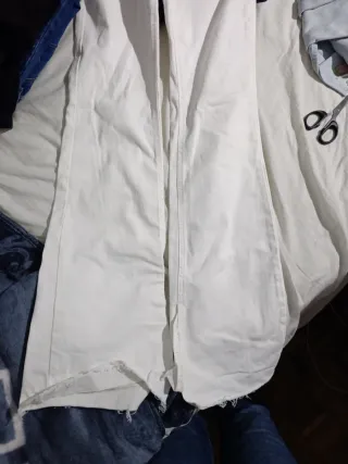 Pantalones vaqueros blancos tiro alto talla 34