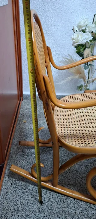 Dondola in legno e rattan