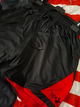 Pantalón corto deportivo