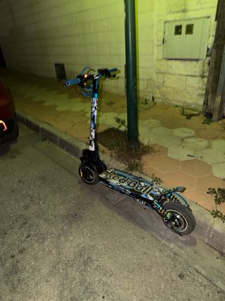 Patinete Eléctrico Red Bull