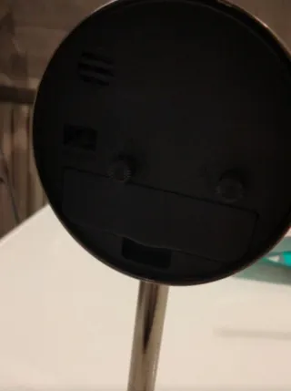 Reloj de mesa metálico