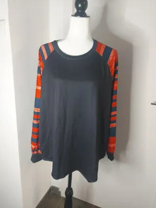 Camiseta manga larga raglán negra y naranja