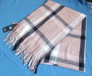 Bufanda de cuadros beige y negro