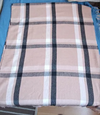 Bufanda de cuadros beige y negro