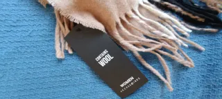 Bufanda de cuadros beige y negro