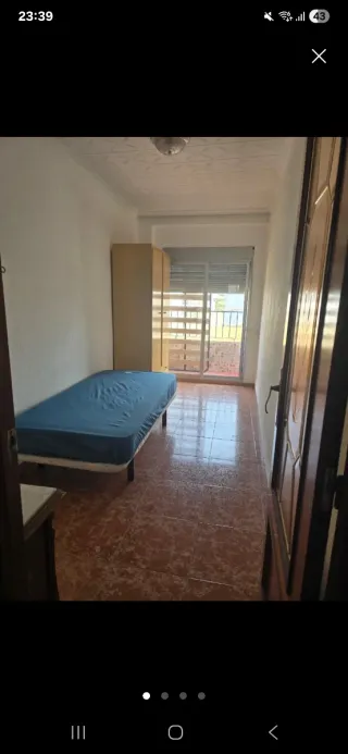 Alquilo habitación individual con balcón