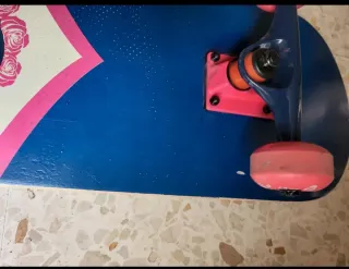 Monopatín con mochila de transporte