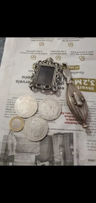 Moneda antigua de plata