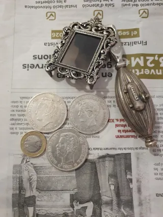 Moneda antigua de plata