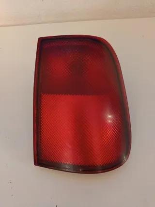 Piloto trasero derecho Nissan Terrano 2