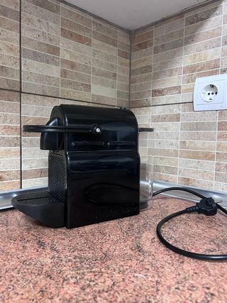 Cafetera Nespresso Inissia DeLonghi Negra