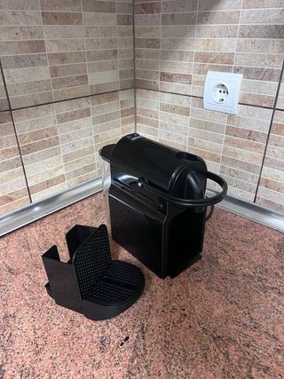 Cafetera Nespresso Inissia DeLonghi Negra