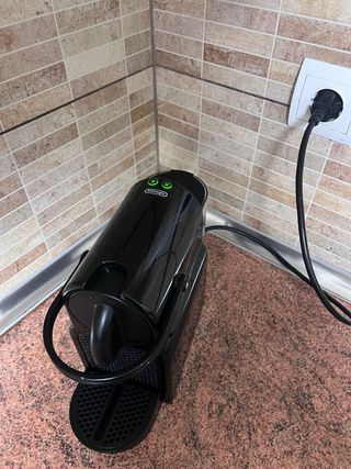 Cafetera Nespresso Inissia DeLonghi Negra