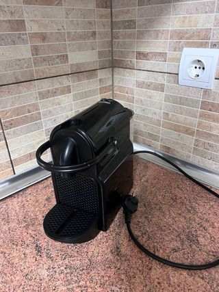 Cafetera Nespresso Inissia DeLonghi Negra