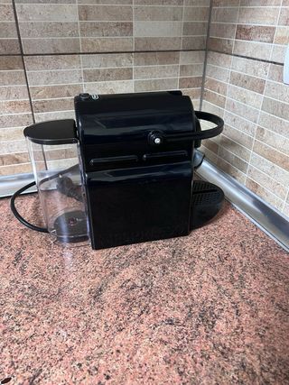 Cafetera Nespresso Inissia DeLonghi Negra