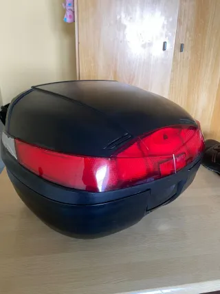 Baúl para moto negro