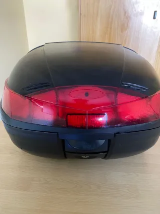 Baúl para moto negro