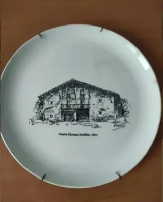 2 Piatti in Ceramica Caseríos Vascos