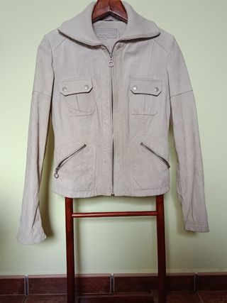 Chaqueta de mujer de piel nobuk. Talla L.