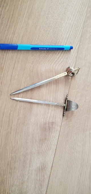 Juego de 2 espadas abrecartas decorativas