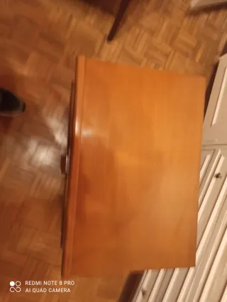 Mesita de noche de madera