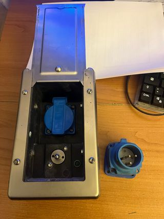 Cargador magnético ambulancia/camper