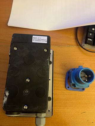 Cargador magnético ambulancia/camper