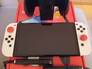 Nintendo Switch OLED Bianca